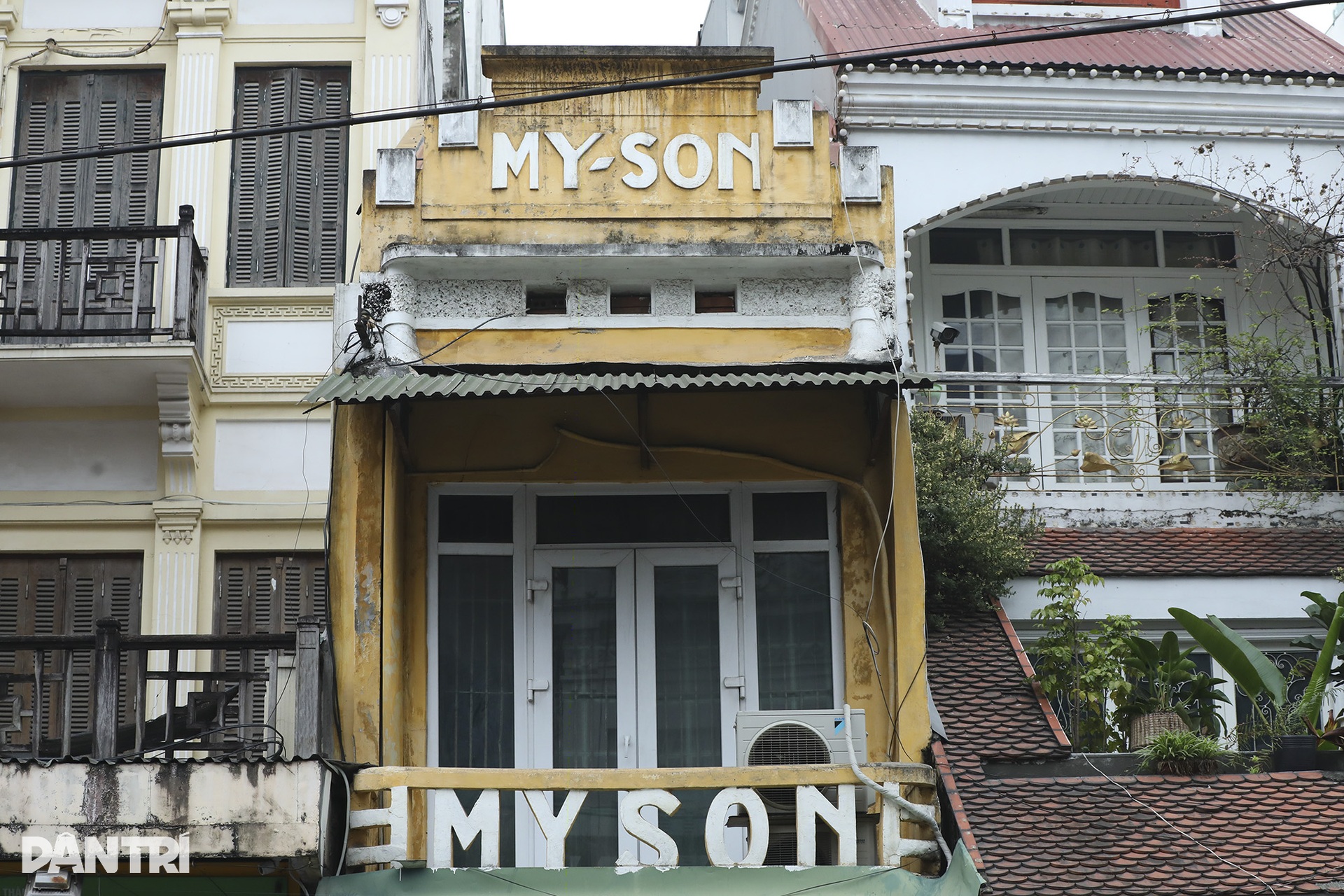 Những biển hiệu vang bóng một thời trên phố cổ Hà Nội - 11 Những biển hiệu vang bóng một thời trên phố cổ Hà Nội - 11