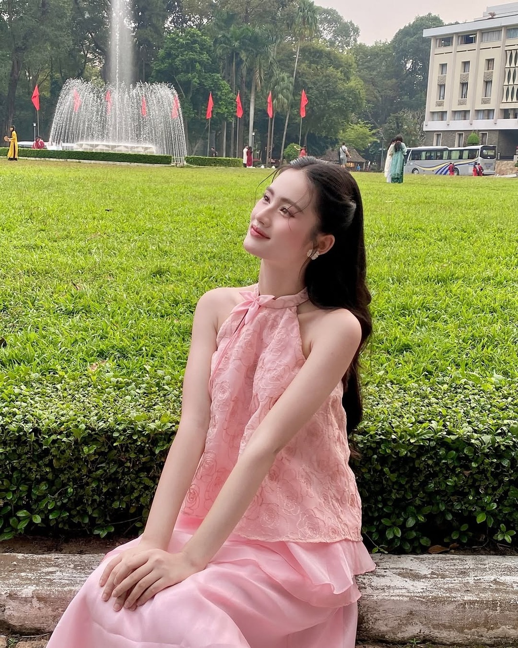 Hoa hậu Ý Nhi: Về đón Tết sau khi du học, khẳng định bạn trai luôn sát cánh - 3 Hoa hậu Ý Nhi: Về đón Tết sau khi du học, khẳng định bạn trai luôn sát cánh - 3