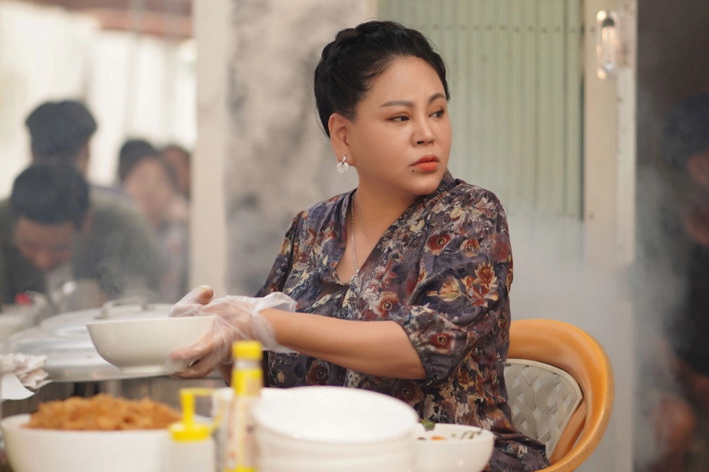 Nhà bà Nữ vượt Bố già, lập kỷ lục doanh thu phim Việt ngày đầu ra rạp - 2 Nhà bà Nữ vượt Bố già, lập kỷ lục doanh thu phim Việt ngày đầu ra rạp - 2