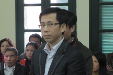 Thao túng chứng khoán, giả mạo hồ sơ vay tiền ngân hàng