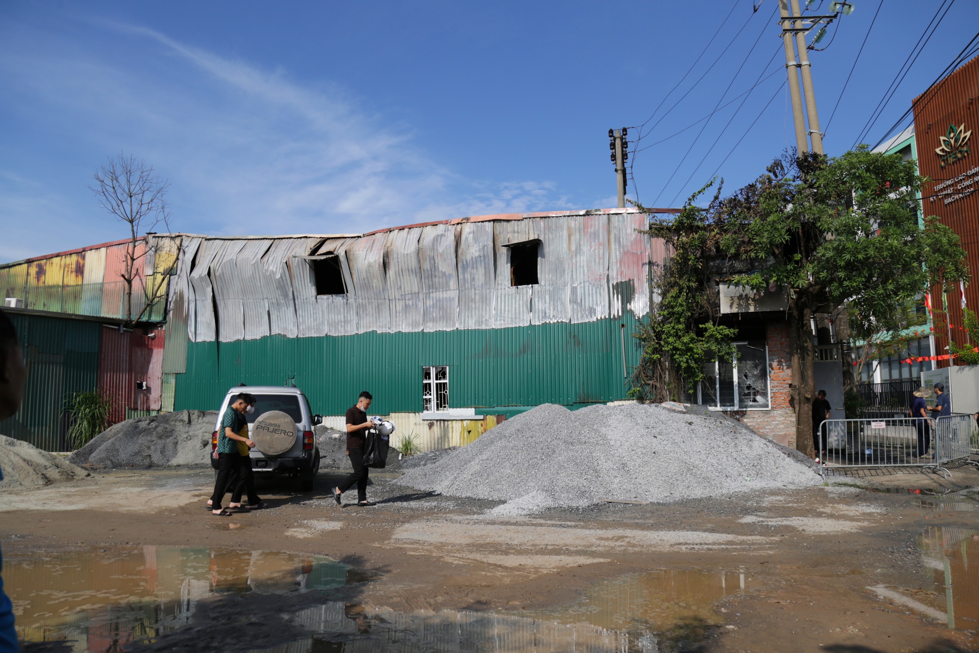 Hiện trường vụ cháy khiến cả gia đình 4 người tử vong ở Hà Nội - 3 Hiện trường vụ cháy khiến cả gia đình 4 người tử vong ở Hà Nội - 3