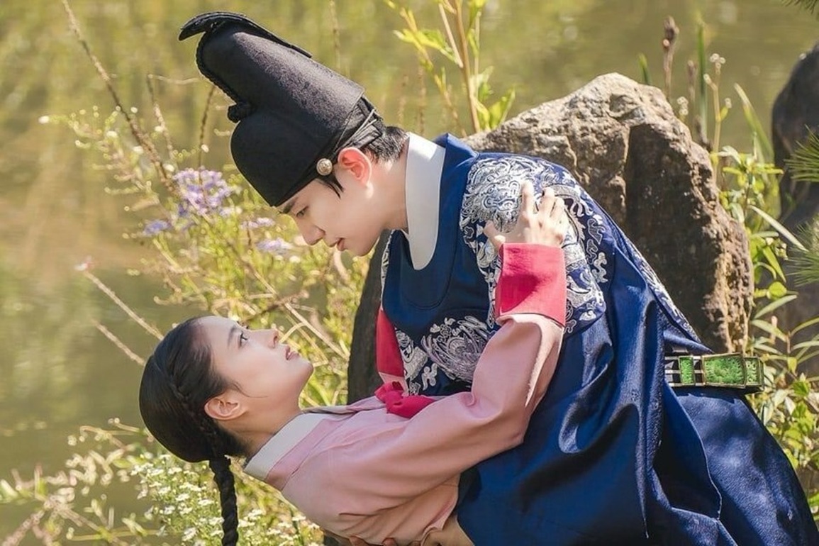 Cuộc đời bi kịch của nguyên mẫu trong Cổ tay áo màu đỏ - 3 Cuộc đời bi kịch của nguyên mẫu trong Cổ tay áo màu đỏ - 3