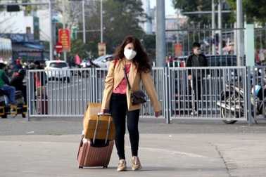 Bến xe, nhà ga vắng hoe ngày cuối năm