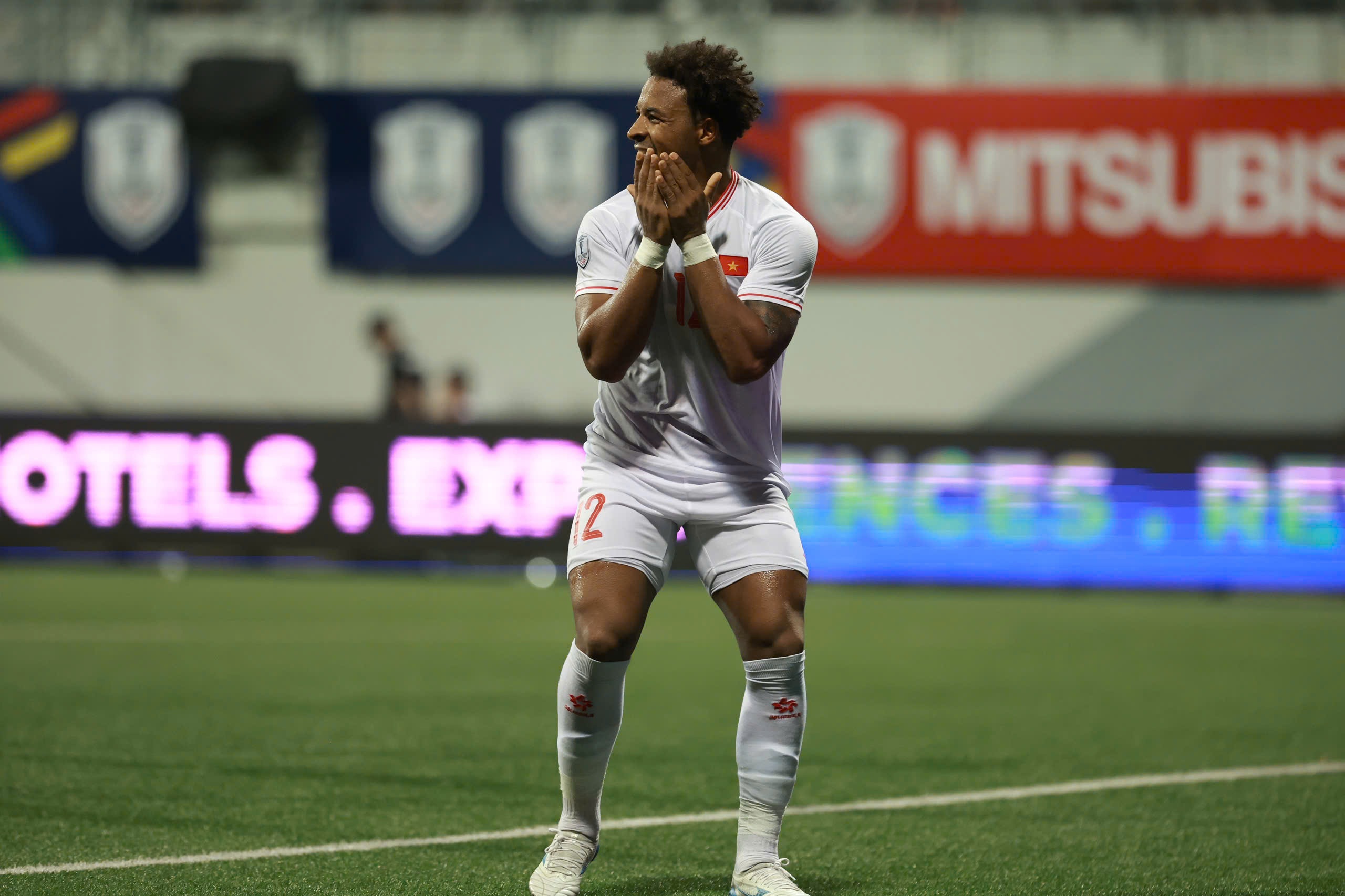 គ្រូបង្វឹក Kim Sang Sik៖ ក្រុមវៀតណាមមិនអាចជាប្រធានក្រុមក្នុងជើងទី២បានទេ - 2 HLV Kim Sang Sik: Tuyển Việt Nam không thể chủ quan ở lượt về - 2