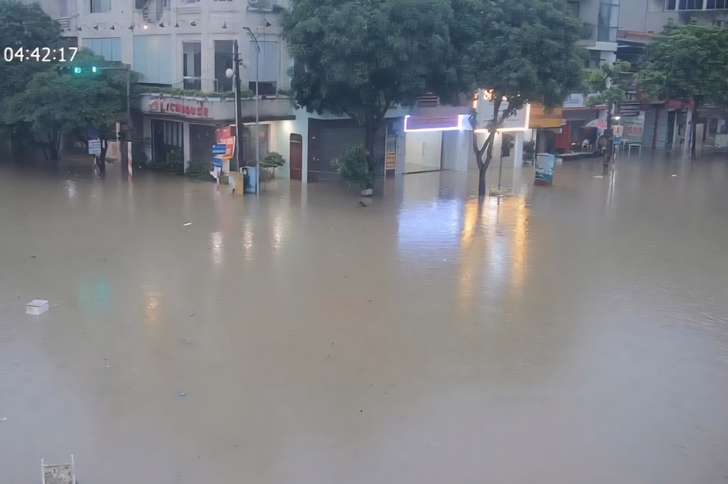 Nước dâng cao trong đêm, nhiều người dân Thái Nguyên lên mạng cầu cứu - 7