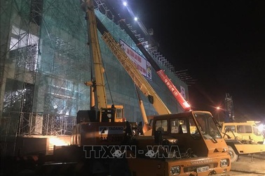 Sập giàn giáo công trình trung tâm văn hóa, nhiều công nhân gặp nạn