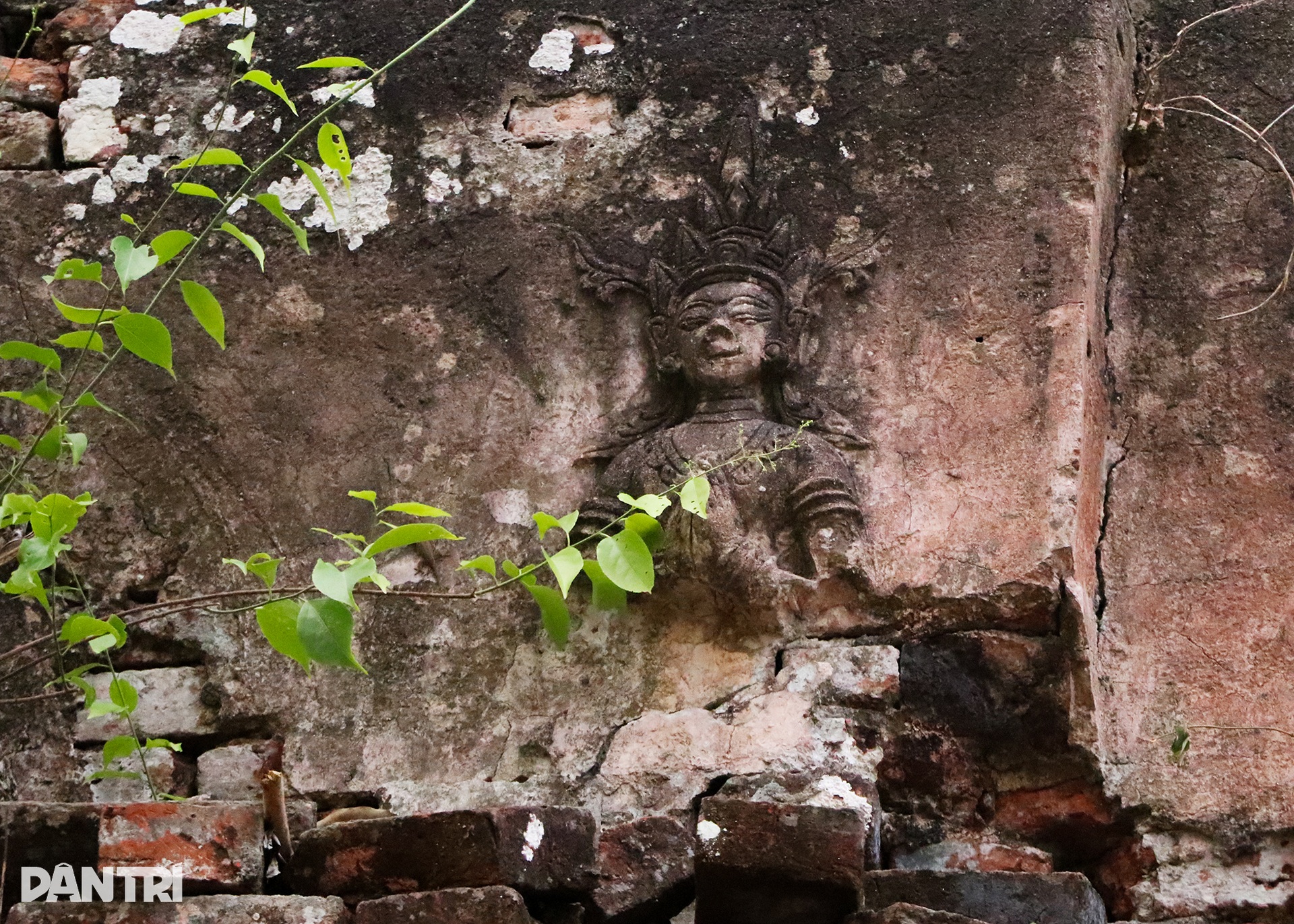 Bí ẩn tháp cổ nơi miền gái đẹp sát biên giới Việt - Lào - 6 Bí ẩn tháp cổ nơi miền gái đẹp sát biên giới Việt - Lào - 6