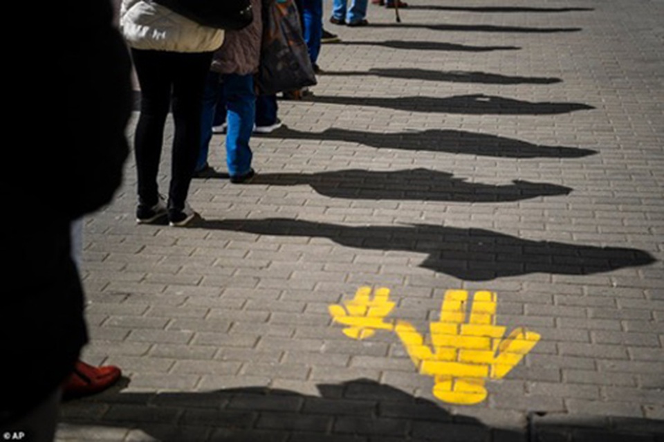 Kể chuyện giữ khoảng cách thời Covid-19 bằng hình ảnh - 7 Kể chuyện giữ khoảng cách thời Covid-19 bằng hình ảnh - 7