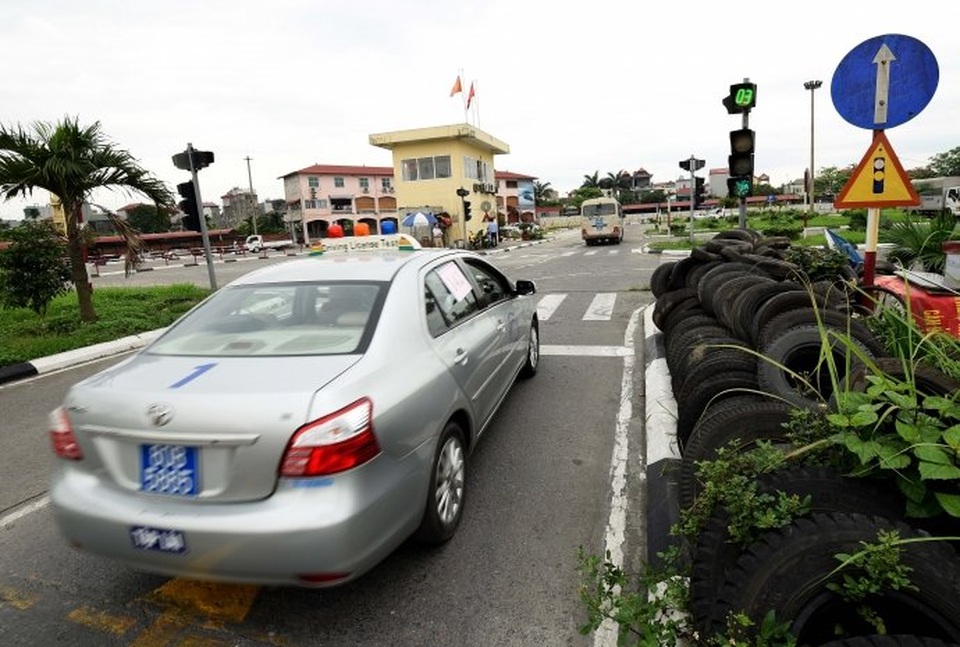 Mẹo nhỏ giúp ghi điểm tối đa bài sa hình thi bằng lái xe ô tô B2 - 4