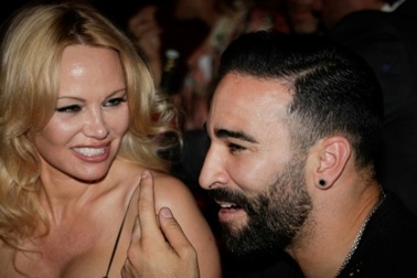 Pamela Anderson tái xuất sau khi tố bồ trẻ lừa tình