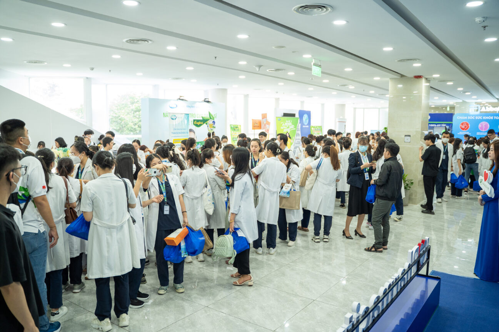 Pharmacity phối hợp Bệnh viện Quân y 175 tổ chức kỷ niệm Ngày Dược sĩ Thế giới - 2 Pharmacity phối hợp Bệnh viện Quân y 175 tổ chức kỷ niệm Ngày Dược sĩ Thế giới - 2