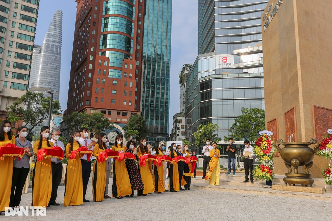 TPHCM: Lư hương Đức thánh Trần về lại vị trí cũ sau hơn 1.000 ngày - 4 TPHCM: Lư hương Đức thánh Trần về lại vị trí cũ sau hơn 1.000 ngày - 4