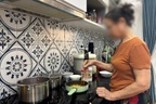 Không trông cháu, cụ bà 70 tuổi lên Hà Nội làm giúp việc lấy tiền dưỡng già