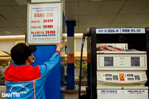 Cách nào để giảm giá xăng tăng "sốc"?