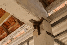 Trường sắp sập đe dọa đến tính mạng của hàng trăm học sinh, giáo viên