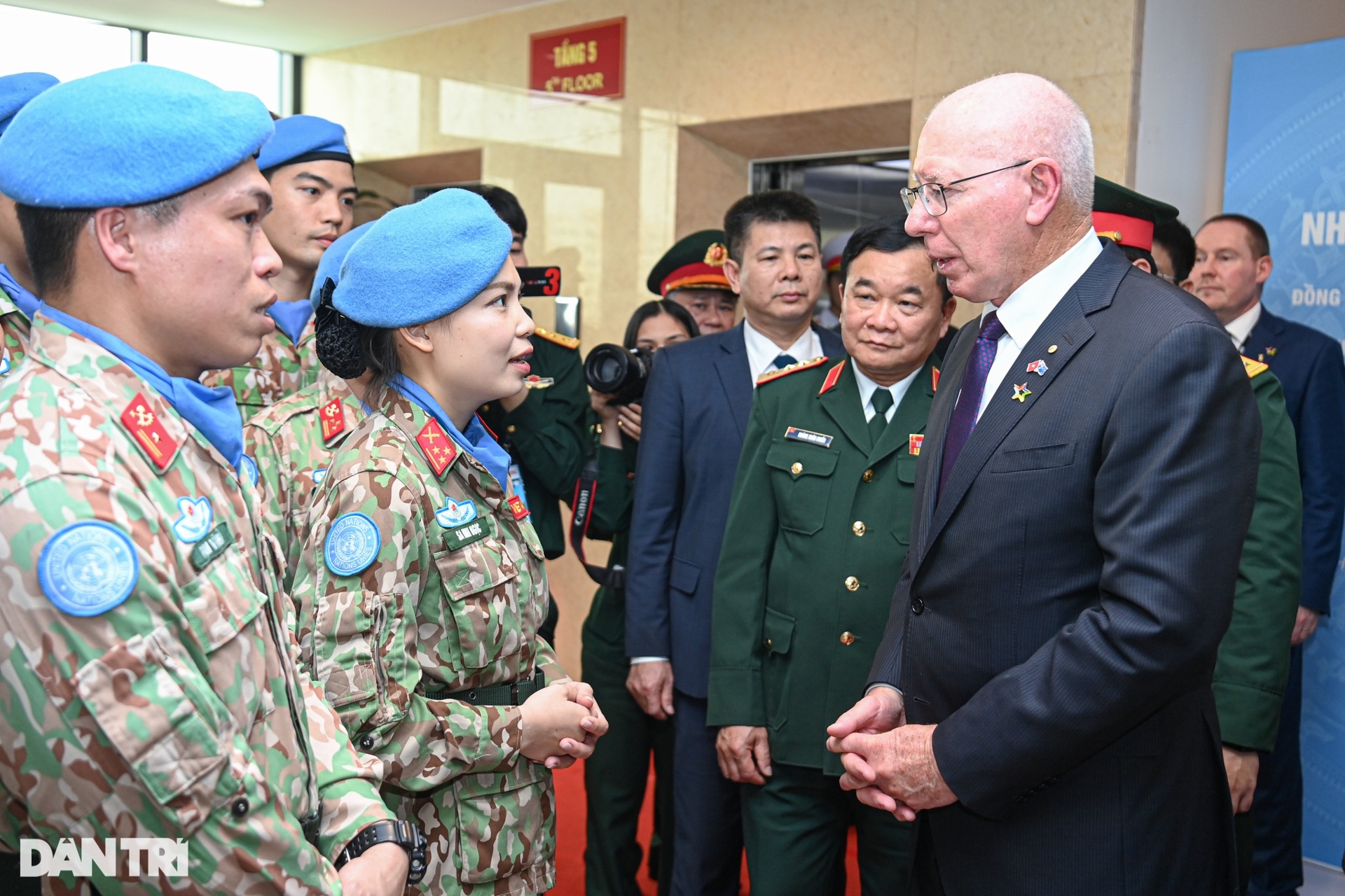 Chủ tịch nước và Toàn quyền Australia thăm Cục gìn giữ hòa bình Việt Nam - 7 Chủ tịch nước và Toàn quyền Australia thăm Cục gìn giữ hòa bình Việt Nam - 7