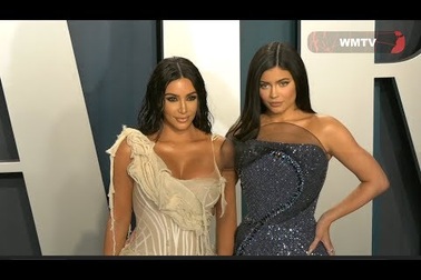 Kylie Jenner đọ dáng chị gái