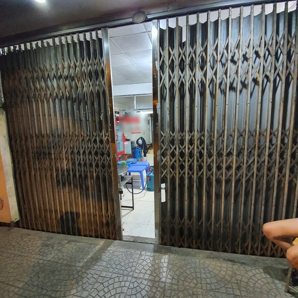 Hà Nội: Tiểu thương vẫn âm thầm mưu sinh trong các con phố nhỏ - 11 Hà Nội: Tiểu thương vẫn âm thầm mưu sinh trong các con phố nhỏ - 11