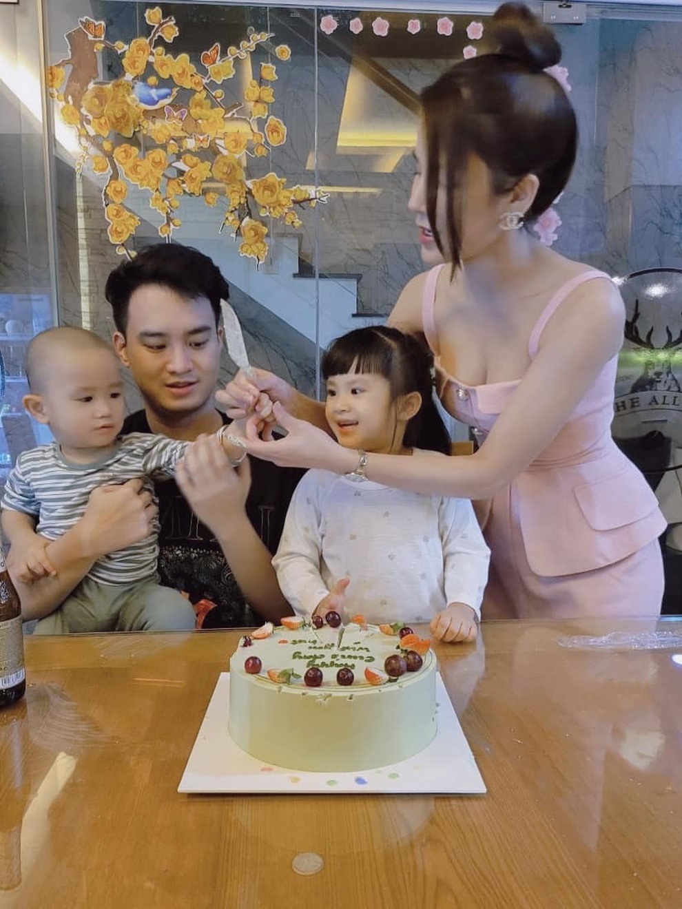 Ca sĩ Phi Nhung, diễn viên Anh Đức mắc Covid-19 từ đâu? - 15 Ca sĩ Phi Nhung, diễn viên Anh Đức mắc Covid-19 từ đâu? - 15