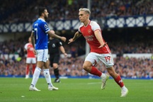 Arsenal bám sát Man City, Chelsea vẫn xếp dưới Man Utd