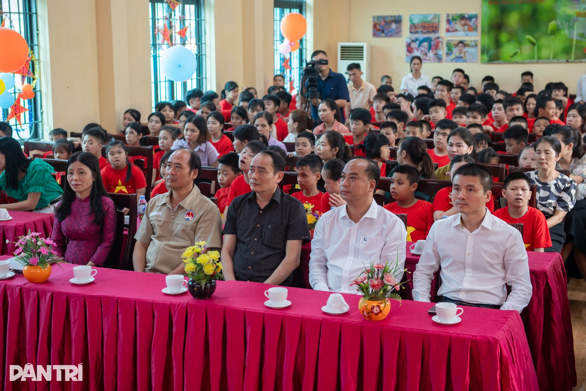 Ngoài chăm lo vật chất, phải đảm bảo mọi trẻ khuyết tật được đến trường - 2 Ngoài chăm lo vật chất, phải đảm bảo mọi trẻ khuyết tật được đến trường - 2