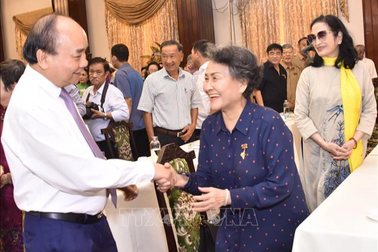 Chủ tịch nước Nguyễn Xuân Phúc gặp mặt Đoàn học sinh miền Nam trên đất Bắc