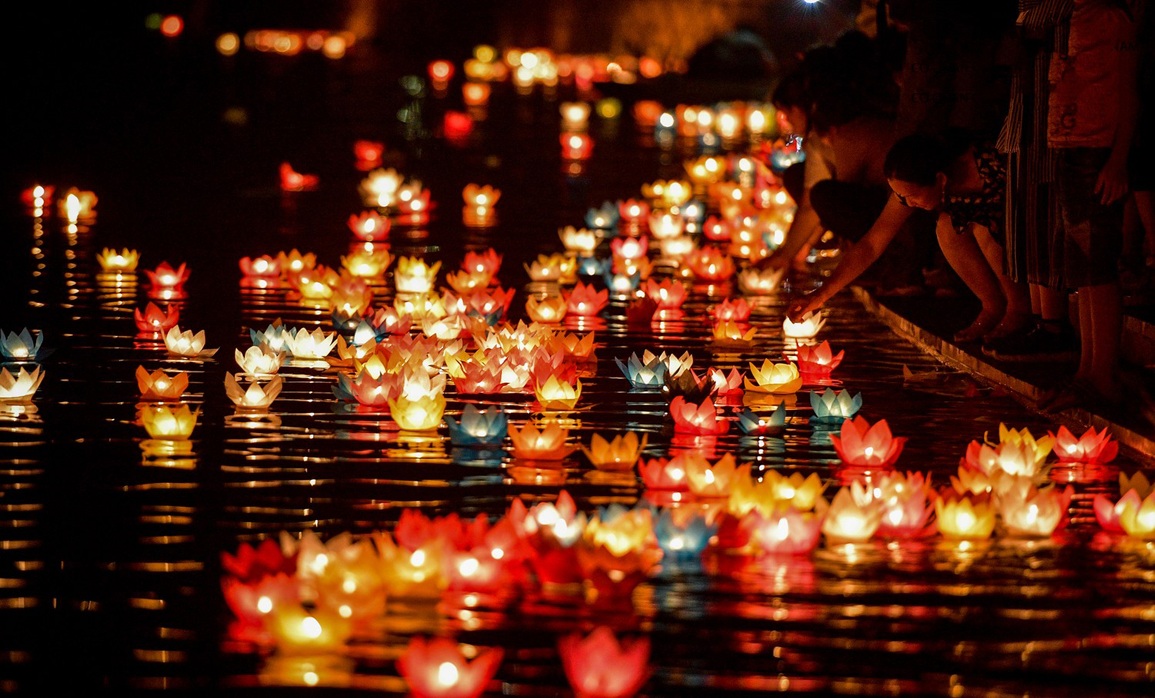 Chùa Tam Chúc miễn phí du thuyền cho khách trong dịp lễ Phật Đản - 2 Chùa Tam Chúc miễn phí du thuyền cho khách trong dịp lễ Phật Đản - 2