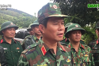 Trung tướng Nguyễn Tân Cương trao đổi công tác tìm kiếm 22 người mất tích