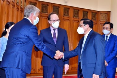 Thủ tướng đề nghị Nga ưu tiên để Việt Nam nhận được vắc xin sớm nhất