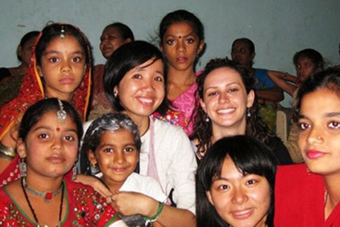 SV xuất ngoại làm tình nguyện