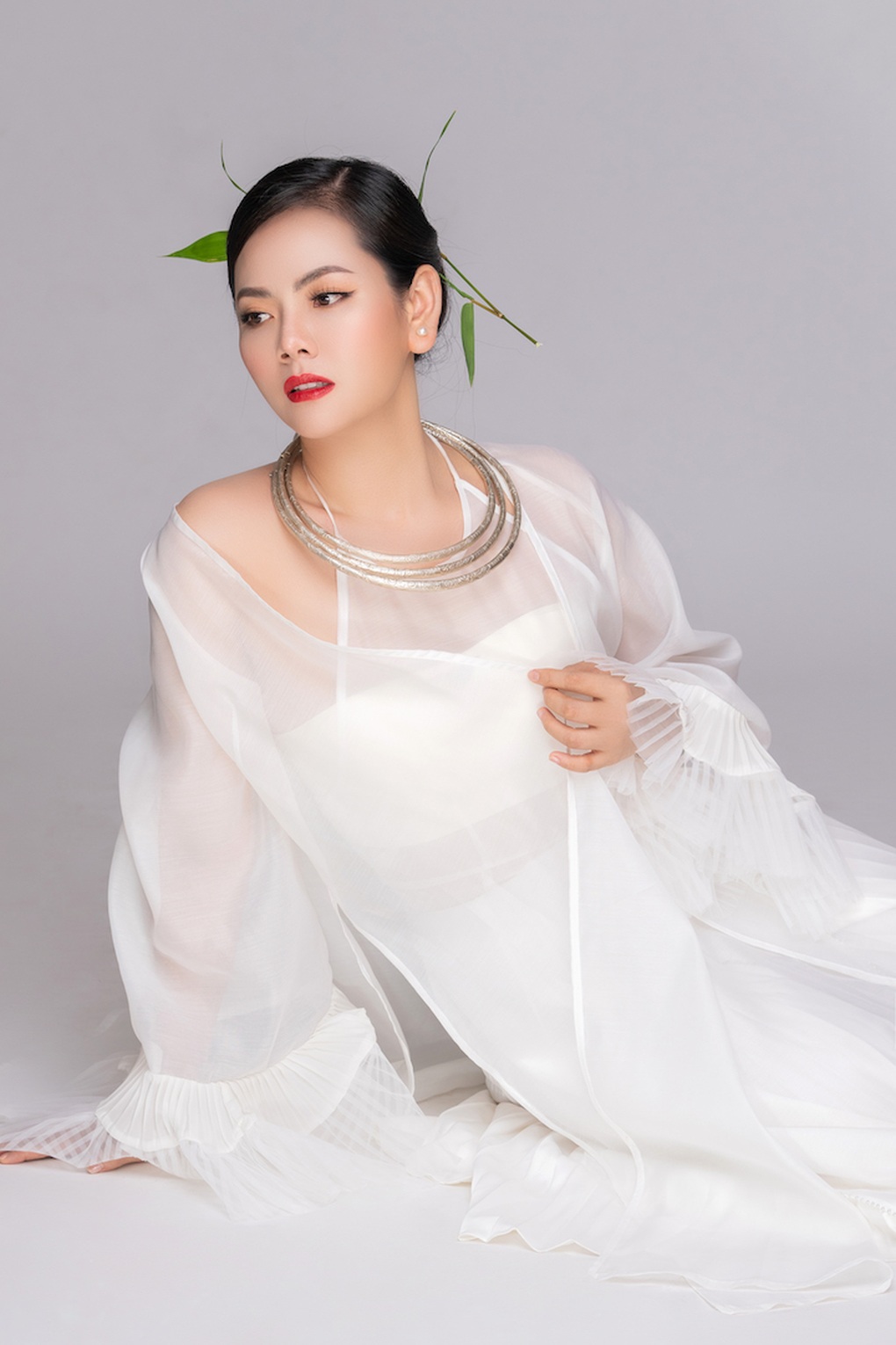 NSƯT Việt Hoàn khen ngợi nhan sắc của Lương Nguyệt Anh - 9 NSƯT Việt Hoàn khen ngợi nhan sắc của Lương Nguyệt Anh - 9
