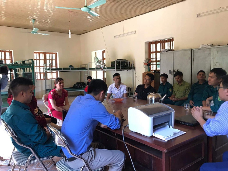 Tiểu đội dân quân thường trực nơi biên giới giúp dân phát triển kinh tế - 1 Tiểu đội dân quân thường trực nơi biên giới giúp dân phát triển kinh tế - 1