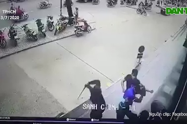 Nam thanh niên bị đánh hội đồng và trúng 2 viên đạn bi vào đầu