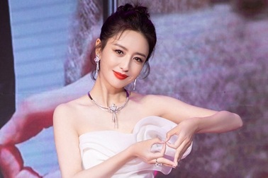 Ba người bị bắt vì tung tin đồn về "mỹ nhân Tân Cương" Đồng Lệ Á