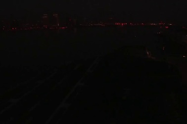 Quy trình biến tàu sân bay uy lực của Mỹ thành sân bóng rổ