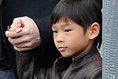 Pax Thiên sẽ đóng phim cùng mẹ Angelina Jolie