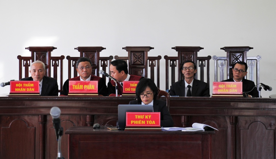 Hoãn xét xử vụ công ty thép kiện UBND TP Đà Nẵng để tiếp tục đối thoại - 1 Hoãn xét xử vụ công ty thép kiện UBND TP Đà Nẵng để tiếp tục đối thoại - 1