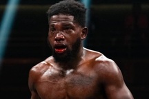 Khuôn mặt võ sĩ biến dạng khủng khiếp sau khi nhận 233 cú đấm