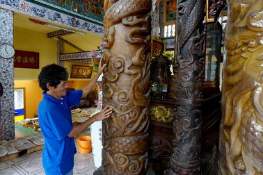 Ngắm cặp nến “khủng” nặng hơn một tấn lập kỷ lục Guinness Việt Nam