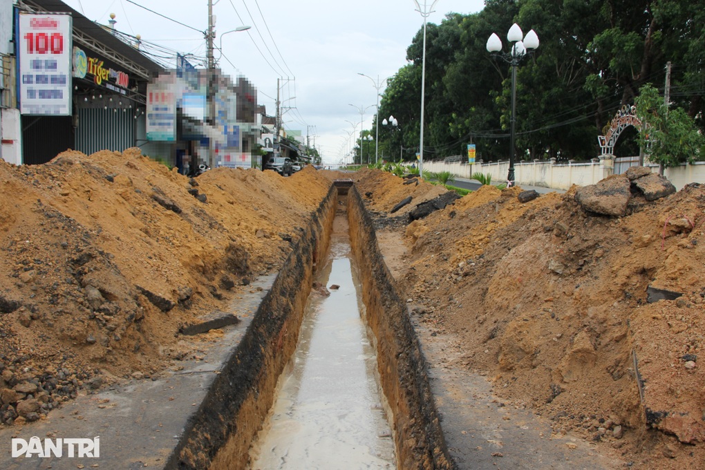 Thông tin mộ tập thể 70-90 liệt sĩ: Đào tiếp vệt đất, nghi rãnh nước cũ - 1
