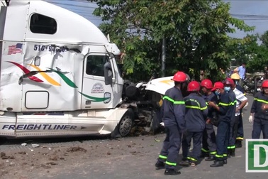 Hiện trường vụ xe container gây tai nạn kinh hoàng