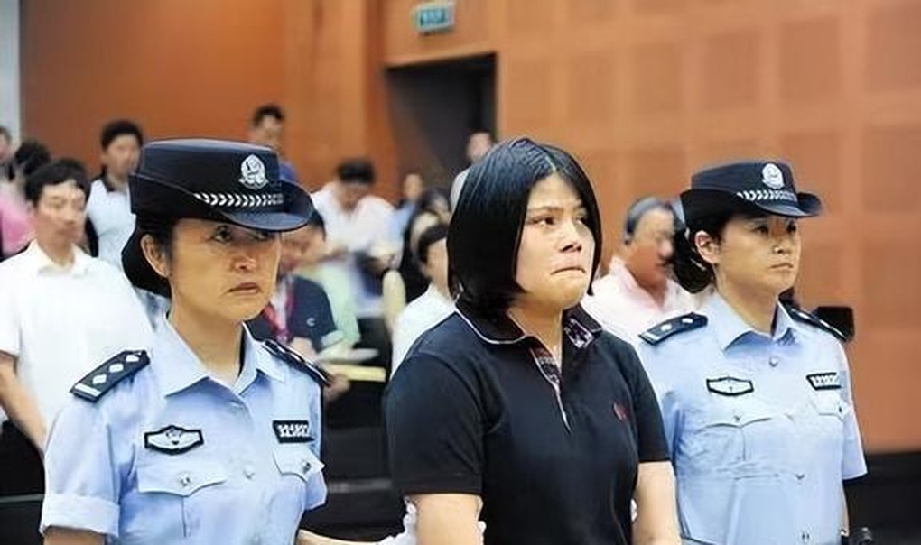 Mẹ nhốt 2 con suốt 2 tháng, bỏ đói đến chết vì ôm hận tuổi thơ bất hạnh - 2 Mẹ nhốt 2 con suốt 2 tháng, bỏ đói đến chết vì ôm hận tuổi thơ bất hạnh - 2