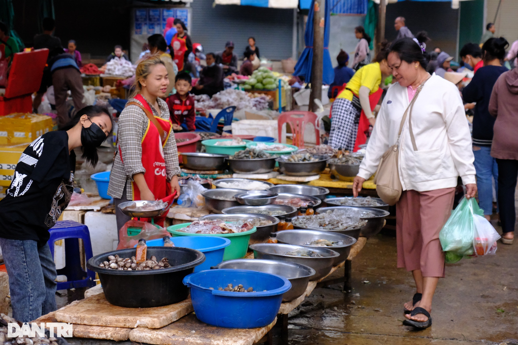Người Việt ở Lào chật vật mưu sinh sau đại dịch, mơ về quê hương đón Tết - 6 Người Việt ở Lào chật vật mưu sinh sau đại dịch, mơ về quê hương đón Tết - 6