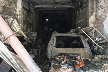 Cửa hàng vàng mã bốc cháy, thiêu rụi nhiều tài sản