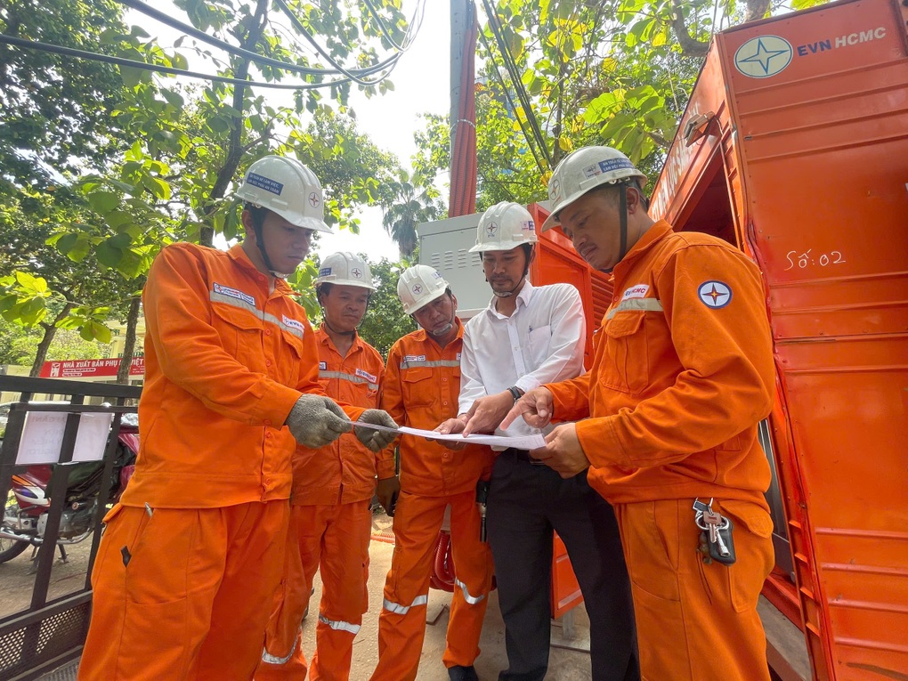 Nhiều giải pháp đảm bảo nguồn điện phát triển kinh tế TPHCM - 2 Nhiều giải pháp đảm bảo nguồn điện phát triển kinh tế TPHCM - 2
