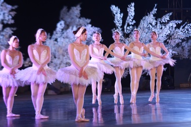 Vở múa kinh điển Hồ Thiên Nga tái xuất ấn tượng với khán giả Việt Nam giữa hồ Ecopark