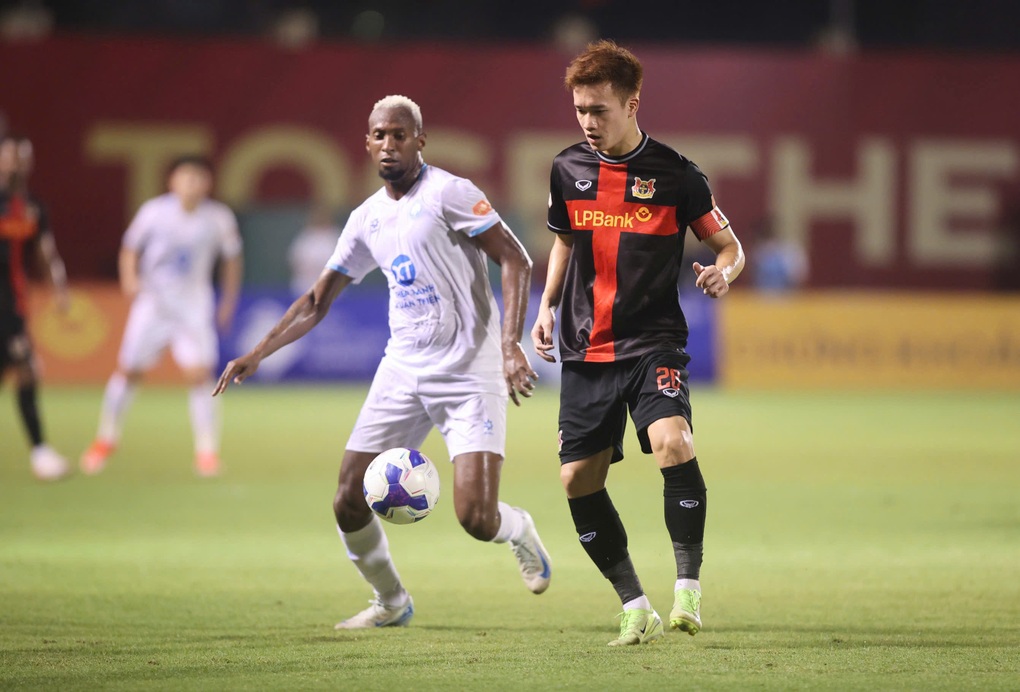 Hoàng Đức toả sáng, CLB Ninh Bình đánh bại Nam Định ở V-League - 2 Hoàng Đức toả sáng, CLB Ninh Bình đánh bại Nam Định ở V-League - 2