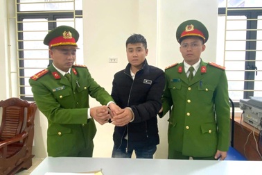 Nam thanh niên "dính" cồn gấp 2 lần mức kịch khung, lái xe tông cảnh sát