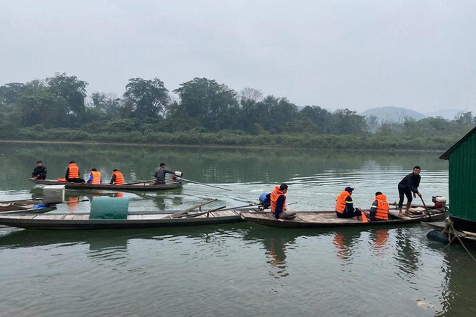 Trắng đêm tìm kiếm hiệu trưởng trường tiểu học nghi nhảy cầu tự tử - 1 Trắng đêm tìm kiếm hiệu trưởng trường tiểu học nghi nhảy cầu tự tử - 1