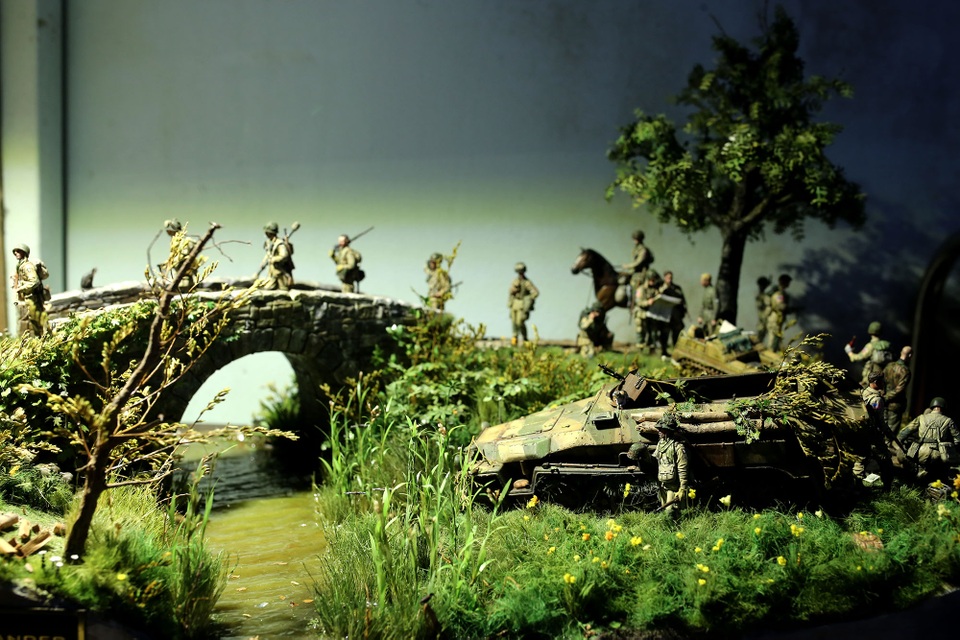 Sa bàn chiến tranh.jpg